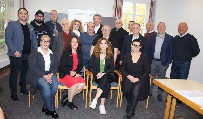 FÖTED'de eski eş başkanlar yeniden seçildi