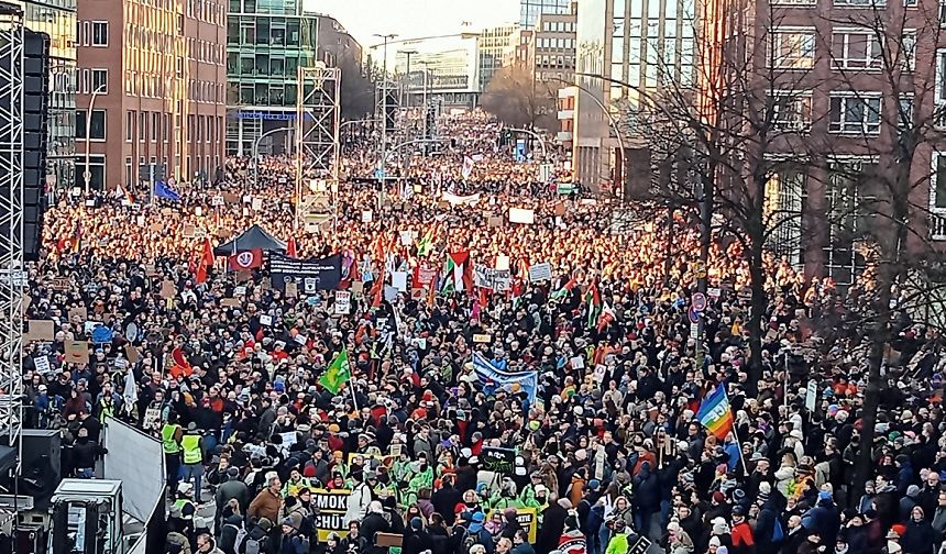 Hamburg: On binler ırkçılığı ve AfD'yi protesto etti