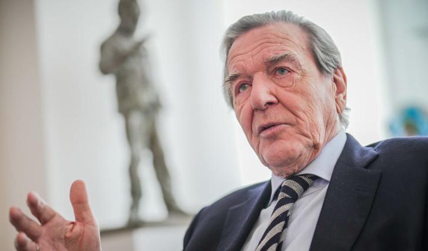 Schröder SPD'yi eleştirdi: "Ben olsam istifa ederdim”