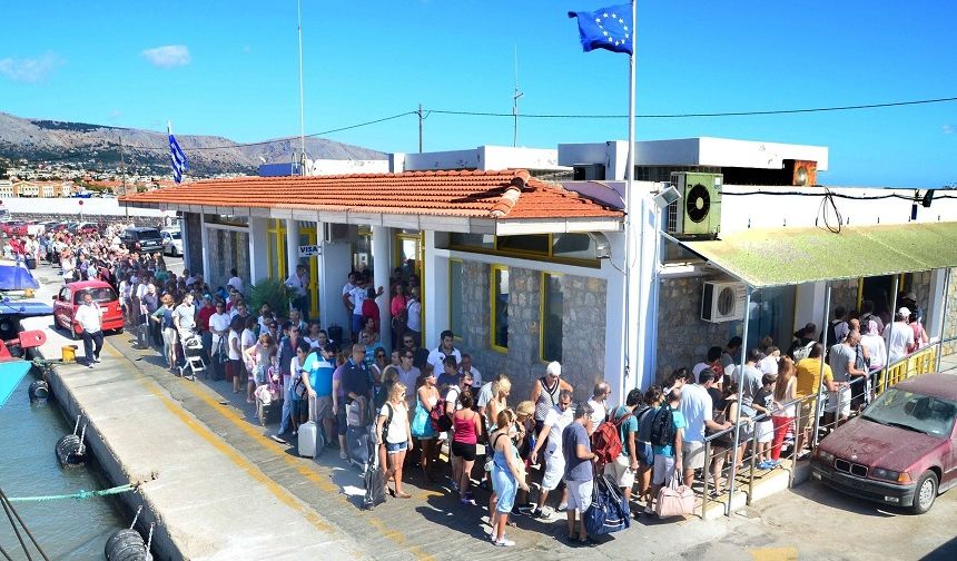 Türk turiste çifte darbe: Yurt dışı çıkış harcına yüzde 200 zam