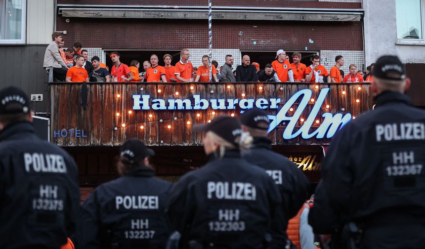 Hamburg: Hollandalı taraftarlara kazmayla saldırı girişimi