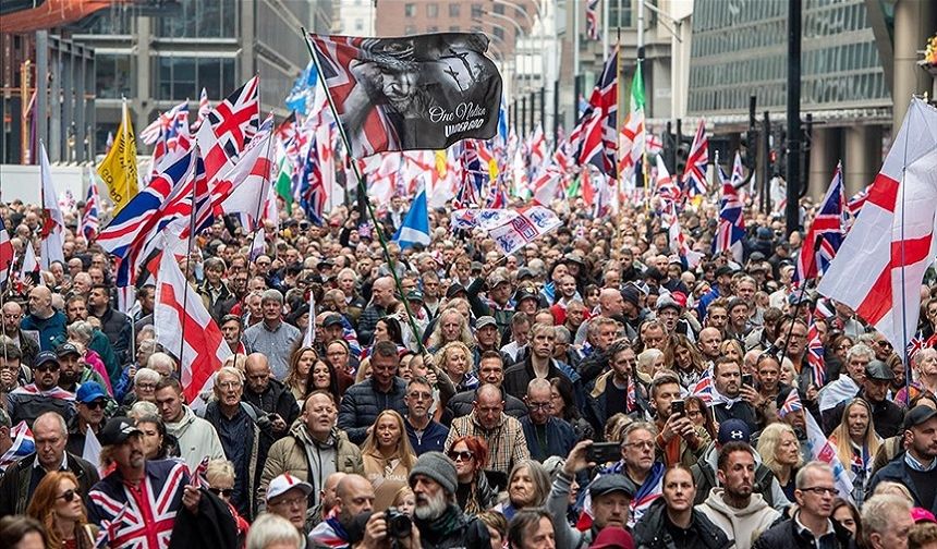 Londra'da ırkçılık ve polis şiddeti protesto edildi