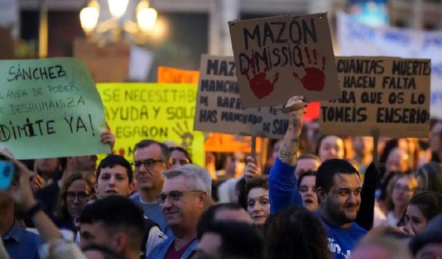 İspanya'da 130 bin kişiden protesto: 'Halkı, yalnızca halk kurtarır'