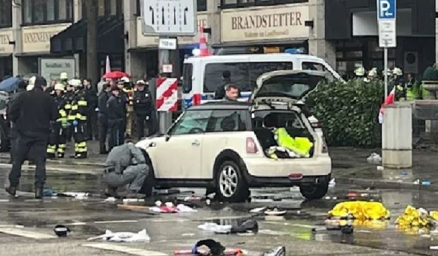 Otomobille sendikanın gösterisine daldı, 28 yaralı: Scholz ve Merz'den sert tepki