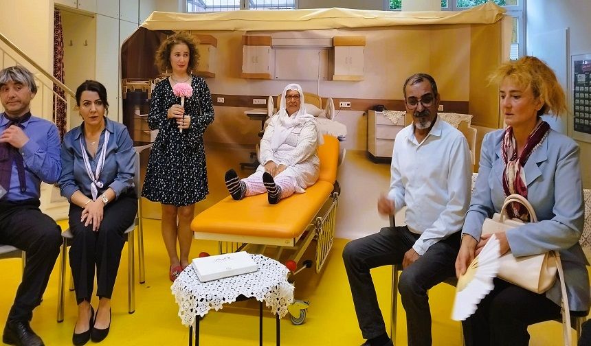 Tiyatro 4 Çeyrek'ten iki perdelik komedi: “Boş Ver Be Doktor”