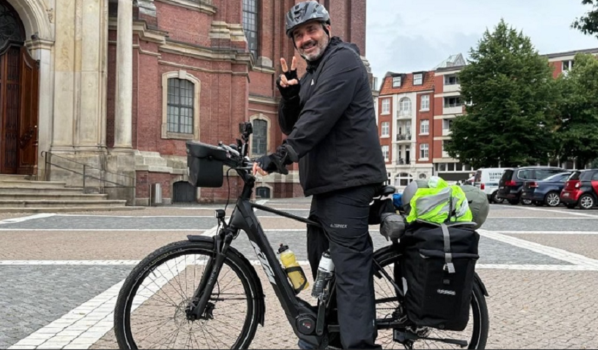 Almanya’dan Kars’a: Bisikletin pedalında hasret ve arayış