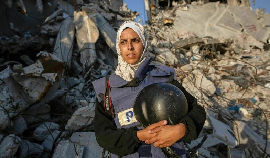 İsrail ordusu hastaneye saldırdı: 5'i gazeteci en az 20 kişi yaşamını yitirdi