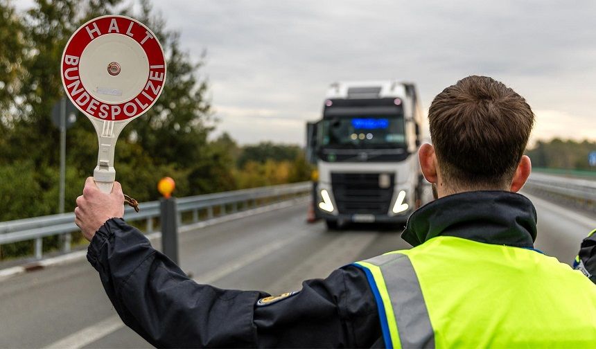 Almanya'da sınır kontrollerine 1 yılda 80 milyon euro harcandı