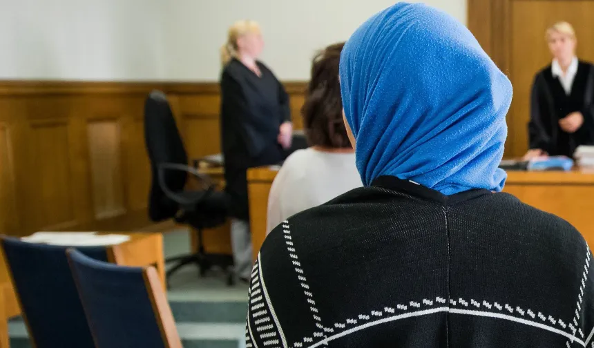 Braunschweig’te başörtüsü kararı: Fahri yargıç görevden alındı