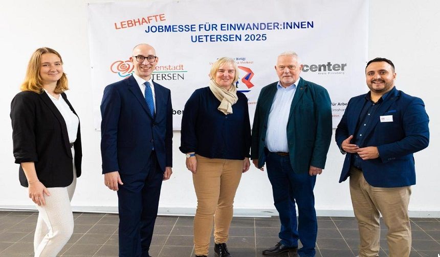 Uetersen’de Göçmen İş Fuarı: Göçmenler Birliği bir ilke imza attı