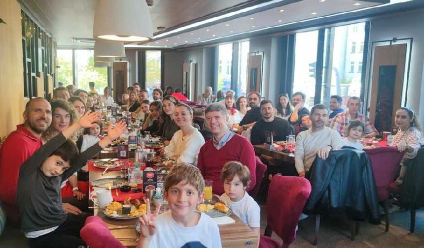 Almanya'da 16 kentte eş zamanlı Cumhuriyet Bayramı kahvaltıları