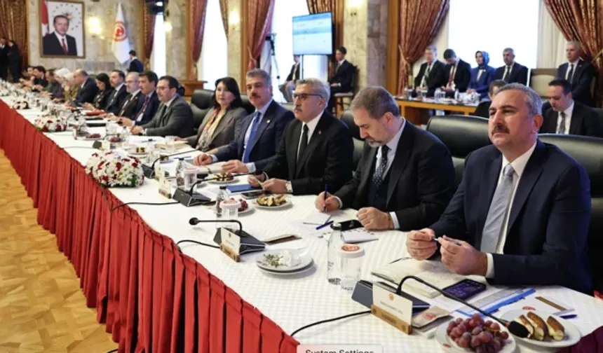 İmralı’ya heyet gönderilmesi oy çokluğuyla kabul edildi: CHP toplantıyı terk etti