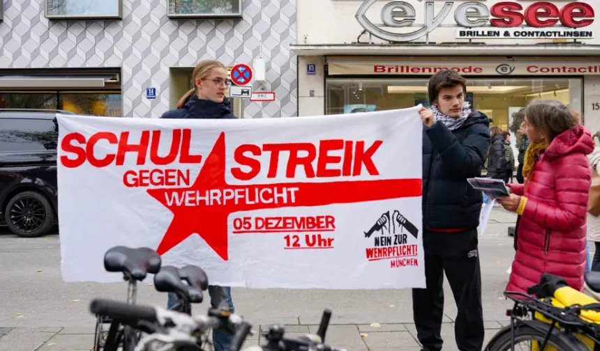 Almanya genelinde öğrencilerden zorunlu askerlik protestosu