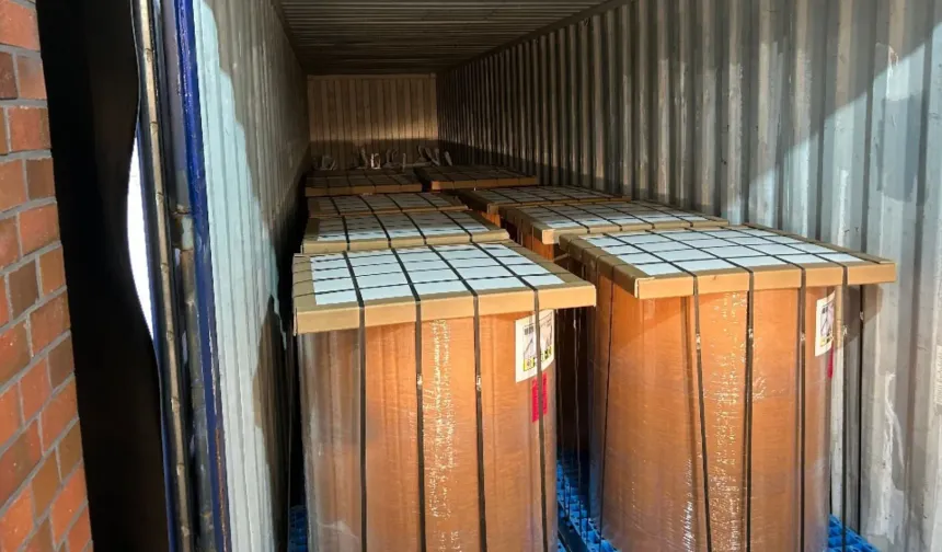 Hamburg Limanı’nda kağıt rulolarına gizlenmiş 400 kilo eroin yakalandı