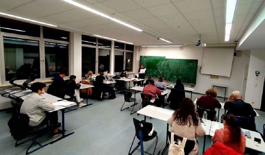 Entegrasyonu askıya al, silahlanmayı artır: Almanya nereye gidiyor?