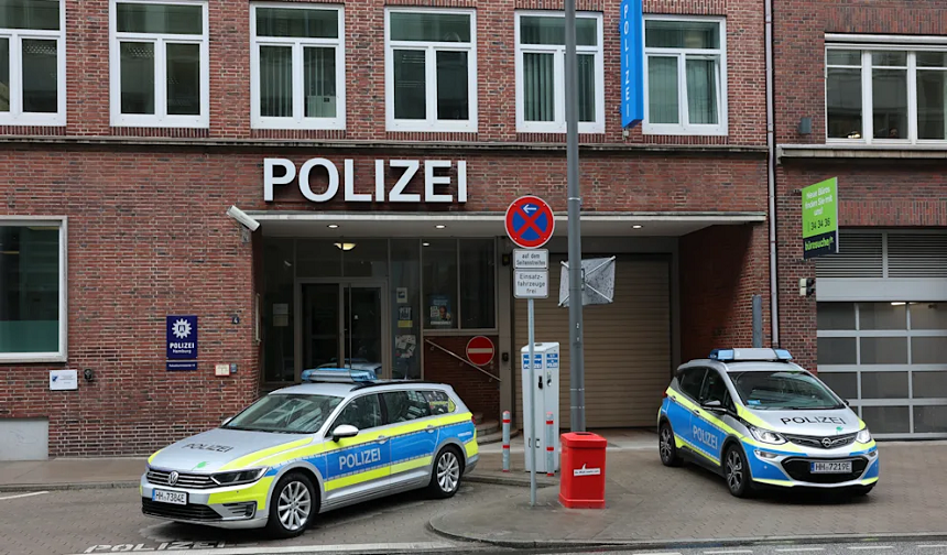 Polis merkezinde gizli kamera skandalı: Kadın meslektaşlarını duşta görüntüledi
