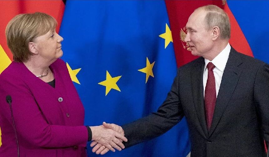 SPD'li eski Bakan Gabriel: Merkel görevde kalsaydı Ukrayna savaşı yaşanmazdı